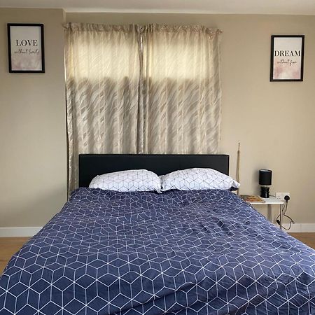 A Spacious Double Bed Studio Stoke-on-Trent 外观 照片