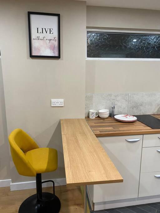 A Spacious Double Bed Studio Stoke-on-Trent 外观 照片