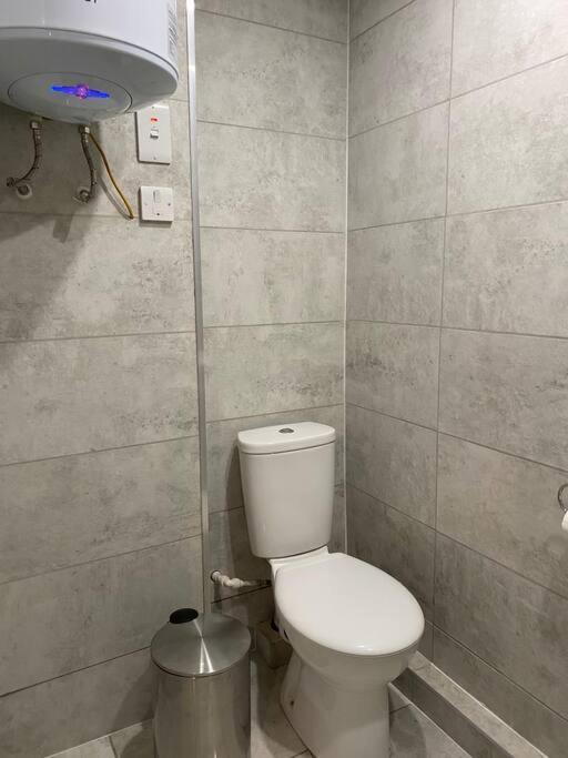 A Spacious Double Bed Studio Stoke-on-Trent 外观 照片