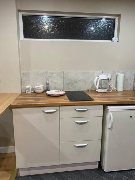 A Spacious Double Bed Studio Stoke-on-Trent 外观 照片